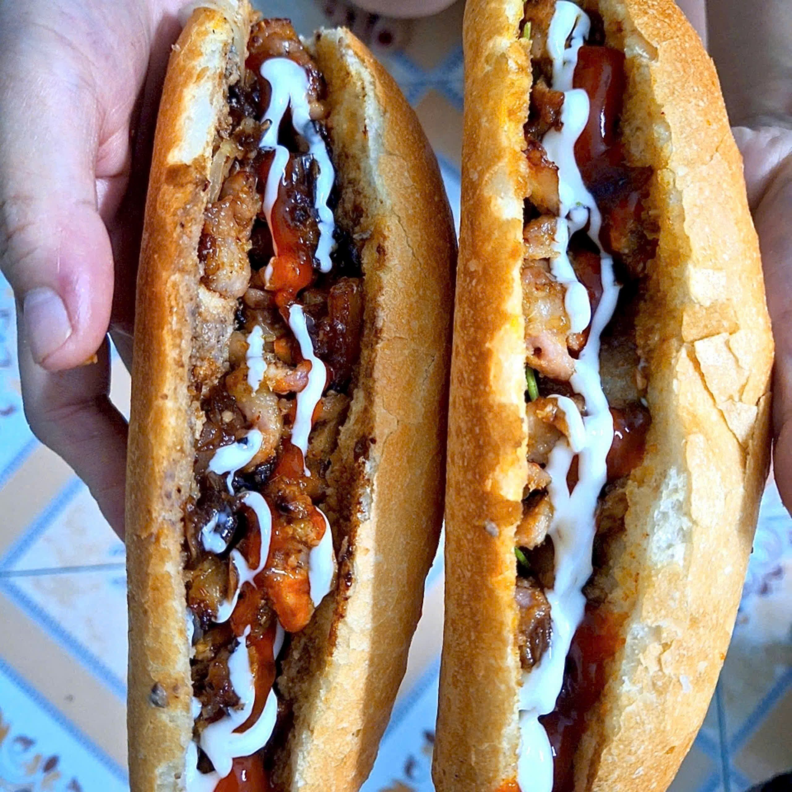 Bánh mì Xiên nướng Hà Nội 79/3 CMT8, Đà Nẵng